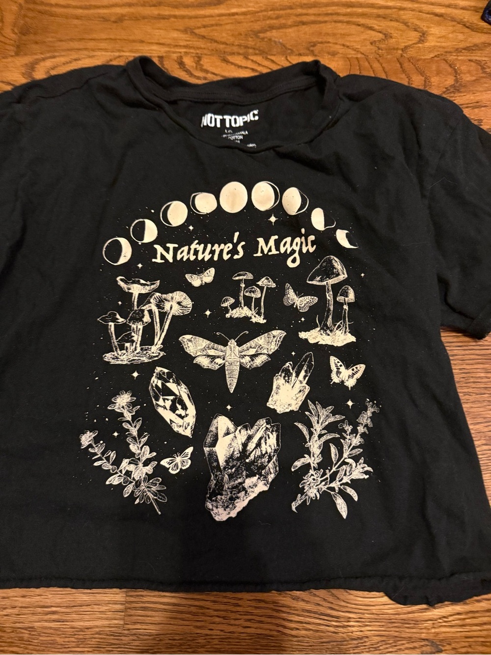 Hot Topic Black Tee with Cream Nature Graphic